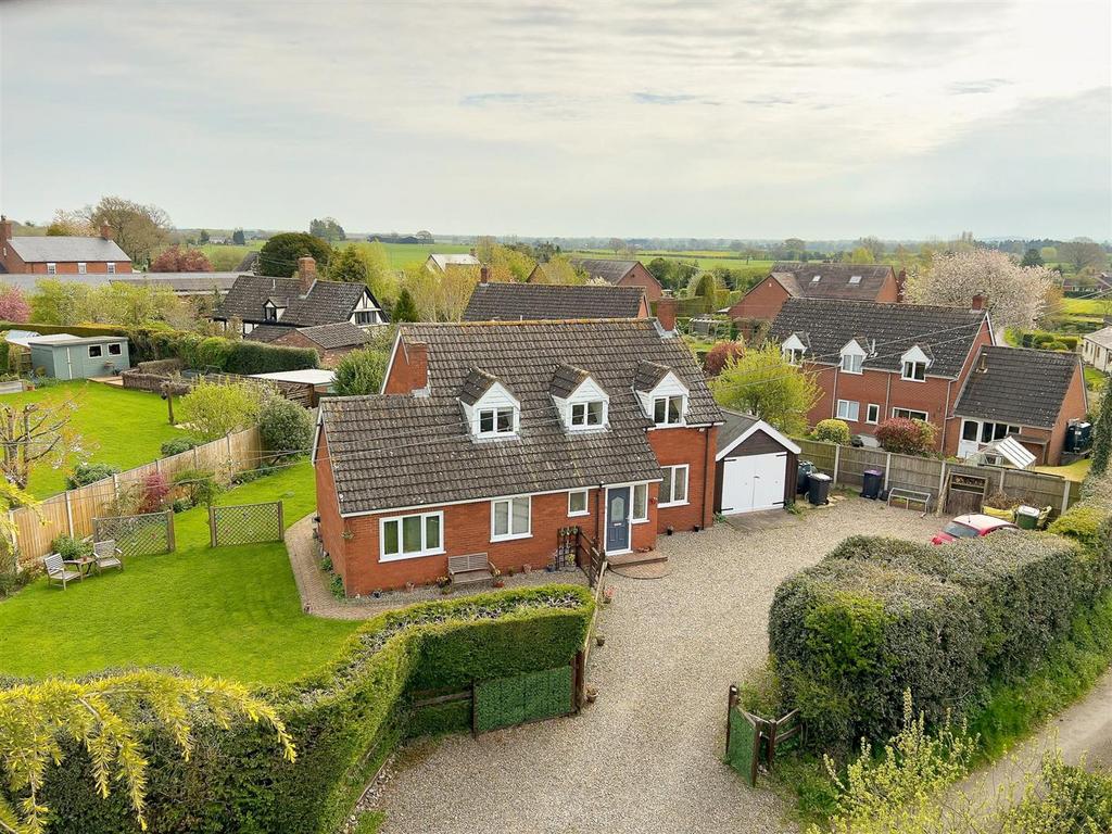 Lyneal, Nr Ellesmere. 3 bed detached house for sale £395,000