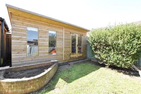 8 Abbots Road, Scunthorpe, DN17 1JF