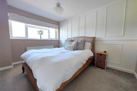 2 Cherry Tree Walk, Stourport-on-severn, DY13 0JT