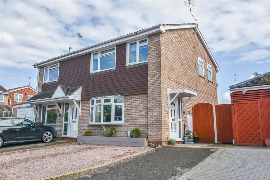 6 Wodehouse Close, Wombourne, Wolverhampton 3 bed semidetached house