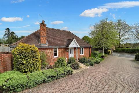 2 Copperwood Close, Liphook, GU30 7GS
