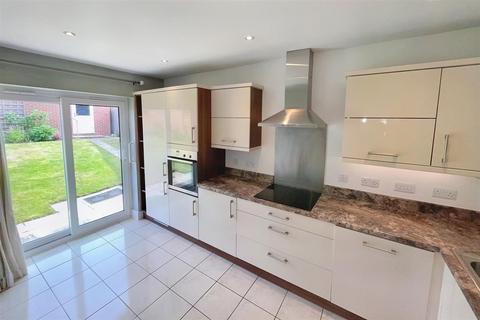2 Copperwood Close, Liphook, GU30 7GS