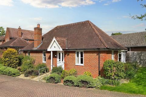 2 Copperwood Close, Liphook, GU30 7GS