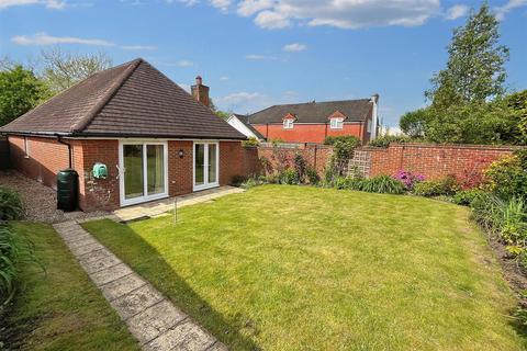 2 Copperwood Close, Liphook, GU30 7GS