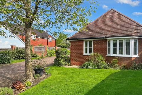 2 Copperwood Close, Liphook, GU30 7GS