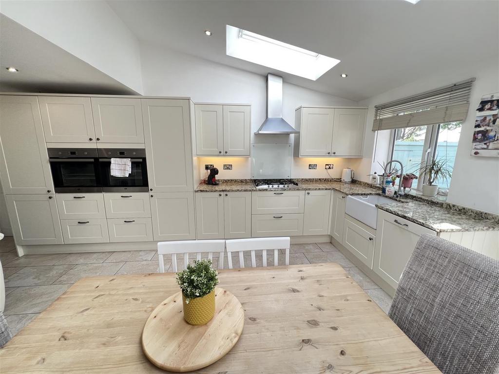 Fishers Lane, Pensby, Wirral 3 bed semidetached house £299,950