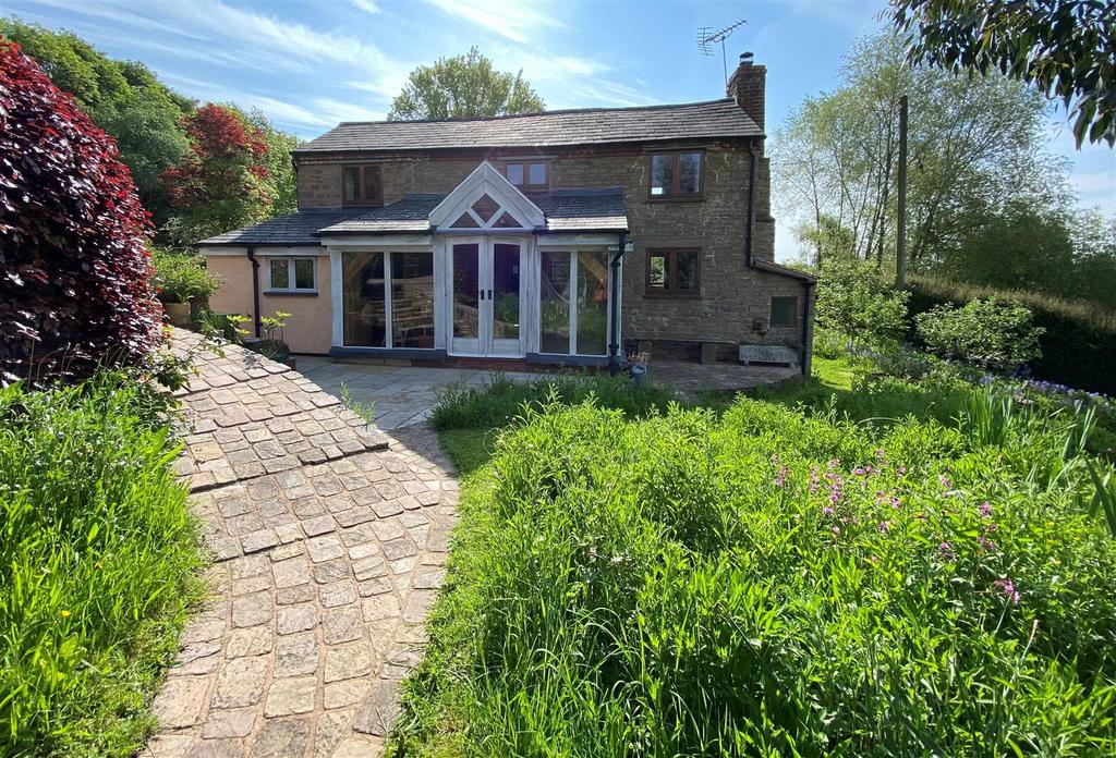 Ridgeway Cross, Cradley, Malvern 2 bed cottage for sale £360,000