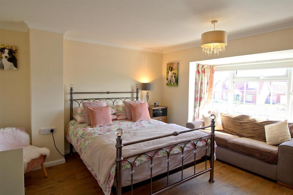 Bedroom 1.jpg