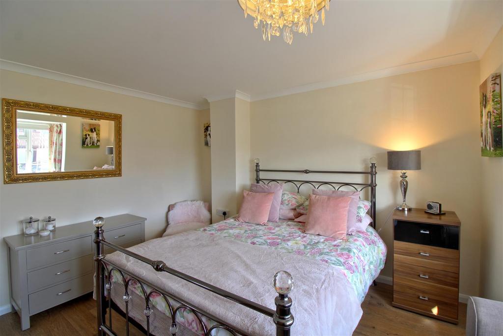 Bedroom 1 alt.jpg