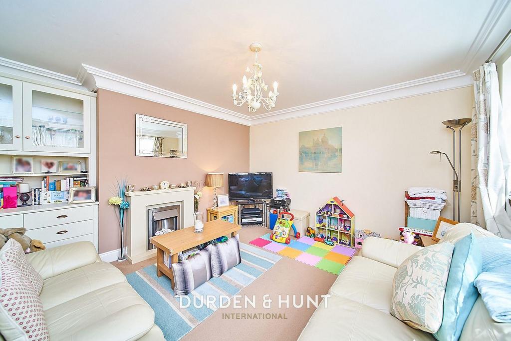 Grosvenor Drive, Loughton, IG10 3 bed terraced house for sale £550,000