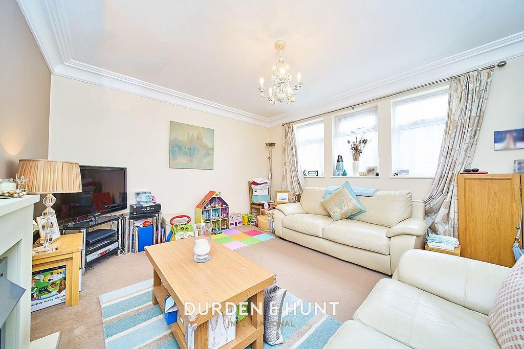 Grosvenor Drive, Loughton, IG10 3 bed terraced house for sale £550,000