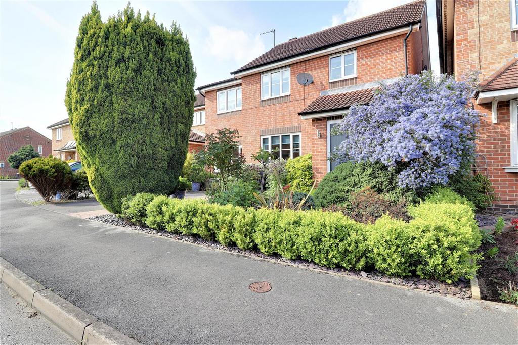 Augustus Drive, Brough 3 bed detached house for sale £295,000