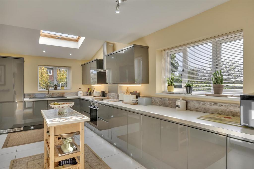 Chestnut Avenue, Dudleston Heath, Ellesmere 2 bed semidetached house
