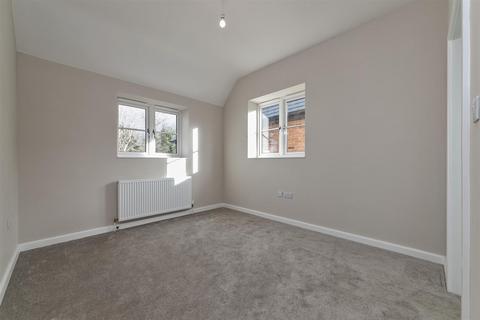 2 bedroom end of terrace house to rent, Park Street, St. Albans