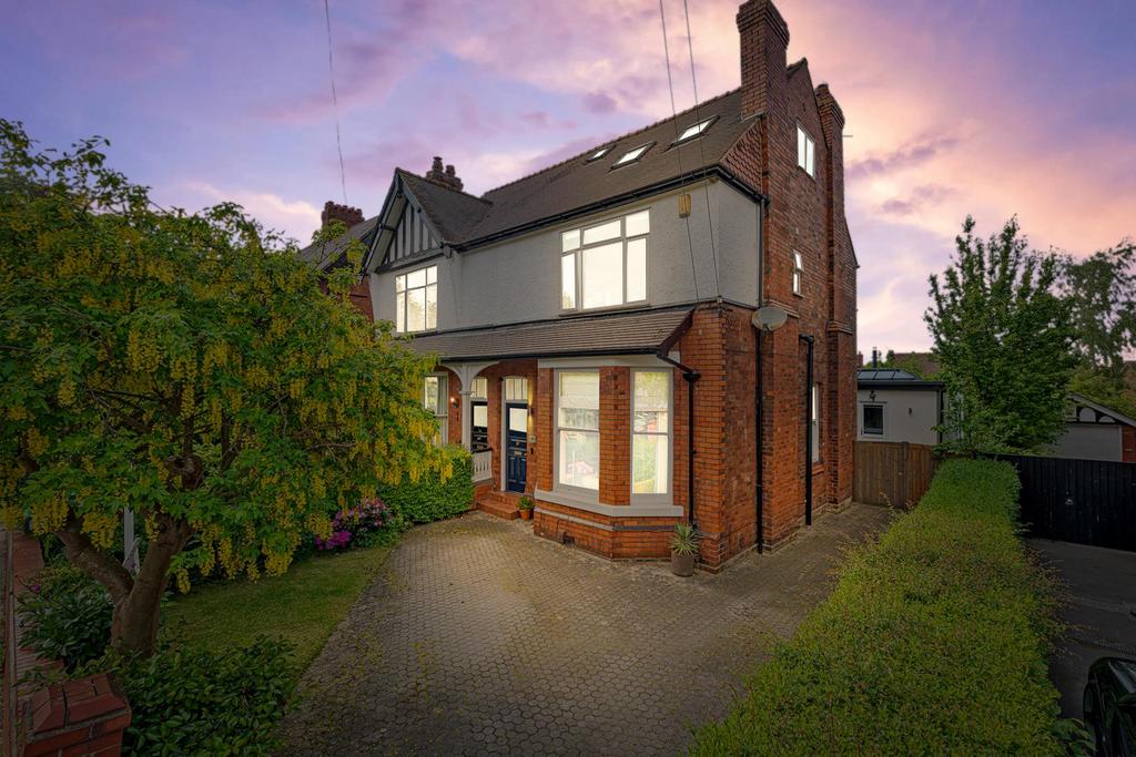 Whitefield Road, Stockton Heath, Warrington 5 bed semidetached house