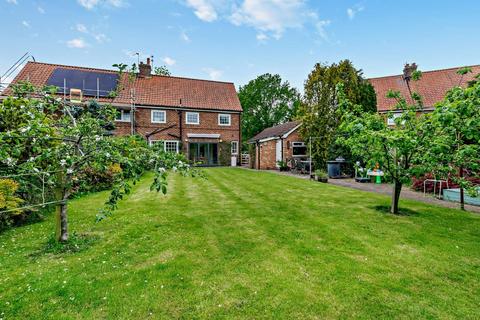 2 The Crescent, Kexby, York, YO41 5LB