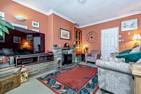 35 Avenue Grove, Harrogate, HG2 7PD