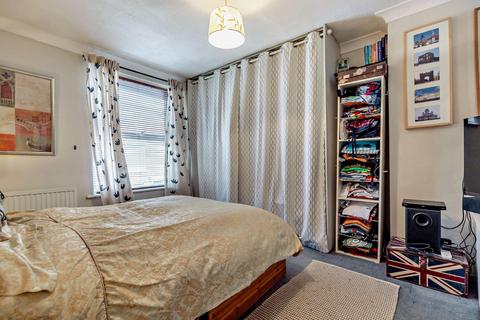 35 Avenue Grove, Harrogate, HG2 7PD