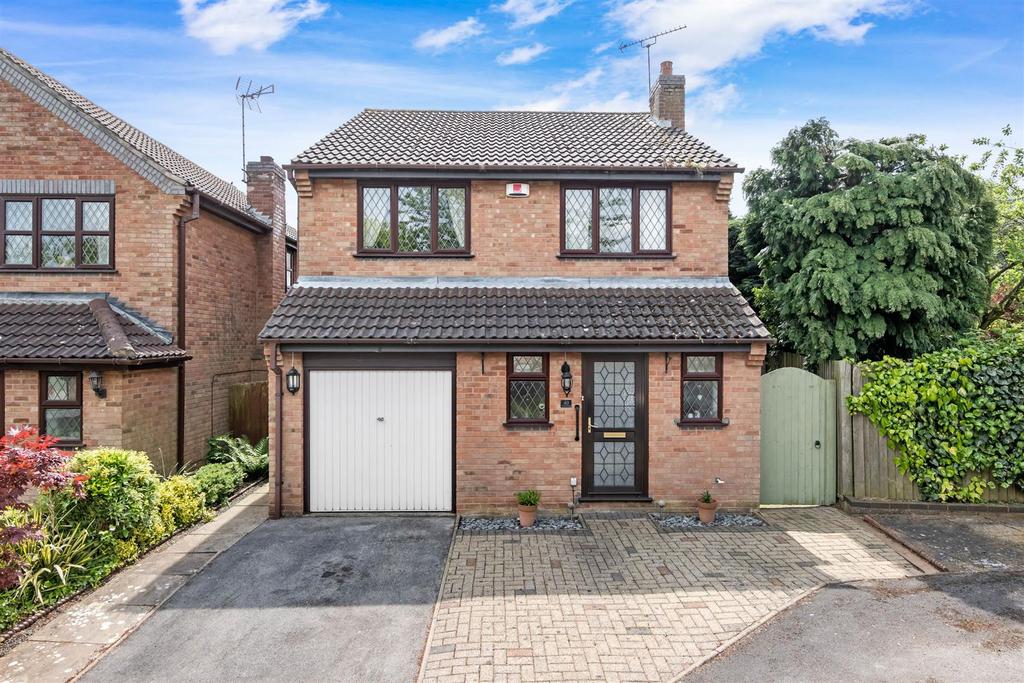 Wentworth Drive, Whitestone, Nuneaton 3 bed detached house for sale £