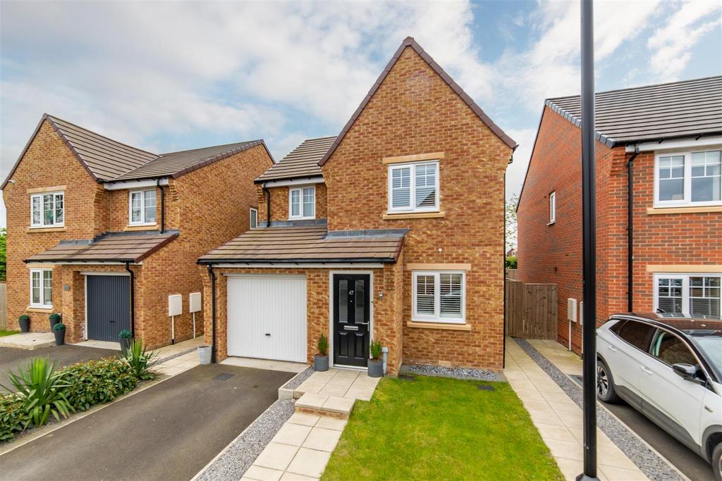 Hutchinson Court, Dinnington NE13 3 bed detached house £280,000