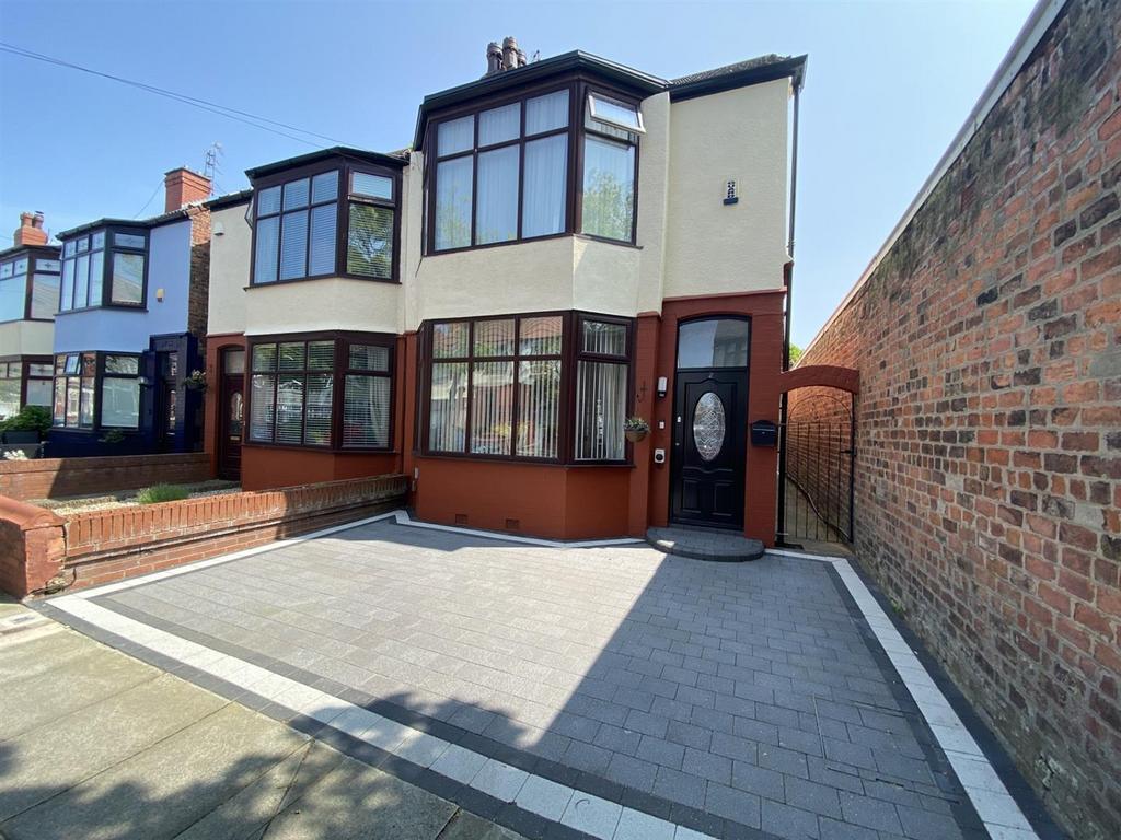 Whitham Avenue, Crosby, Liverpool 3 bed semidetached house for sale £270,000