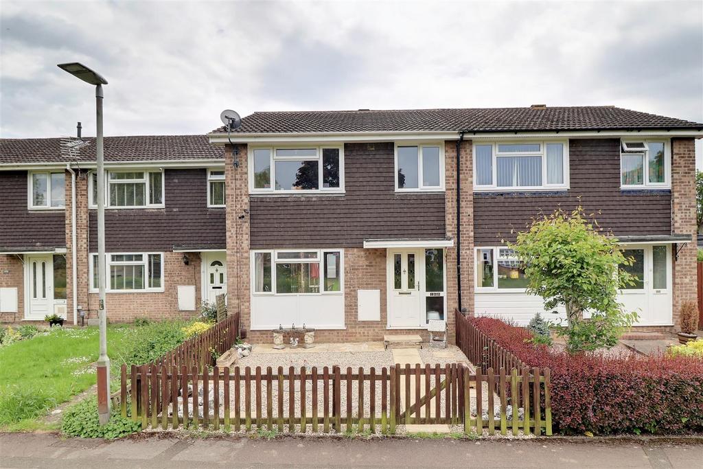 Curlew Road, Abbeydale, Gloucester 3 bed terraced house for sale £240,000