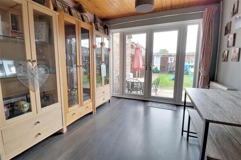 168 Curlew Road, Abbeydale, Gloucester, GL4 4TE