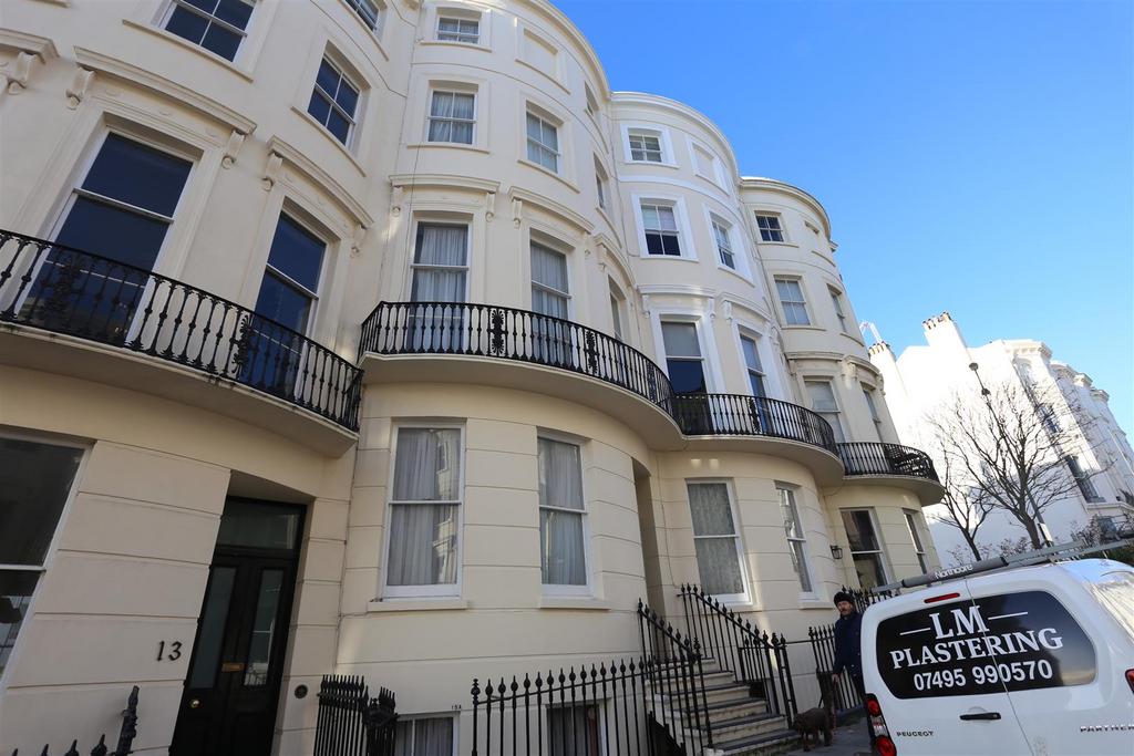 Eaton Place, Brighton 4 bed £2,400 pcm (£554 pw)