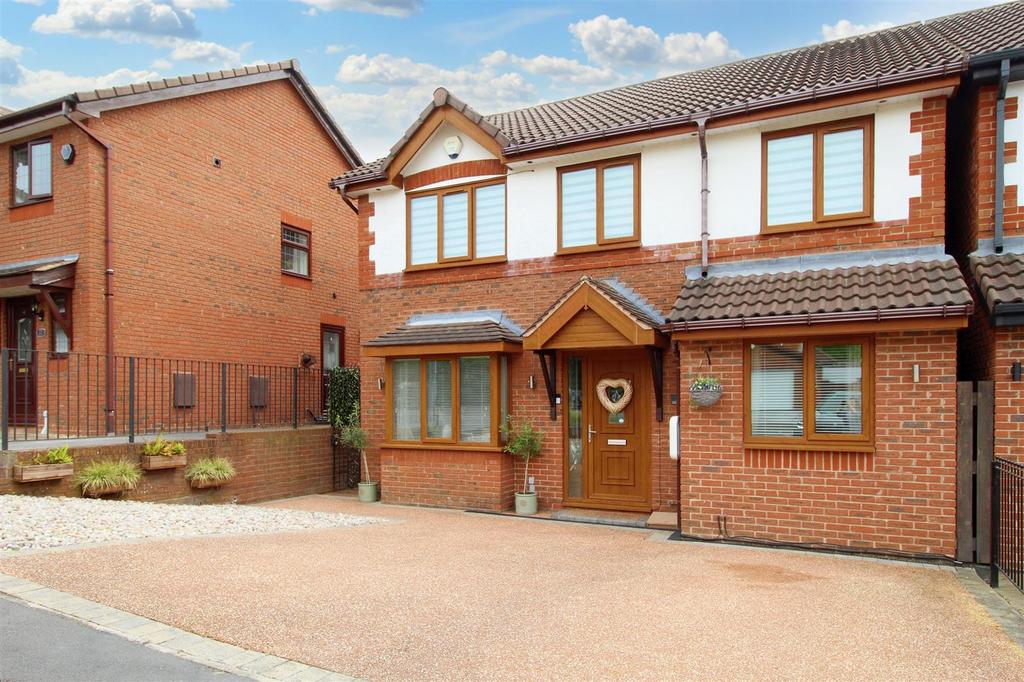 Upper High Royds, Darton, Barnsley S75 5FB 3 bed detached house for