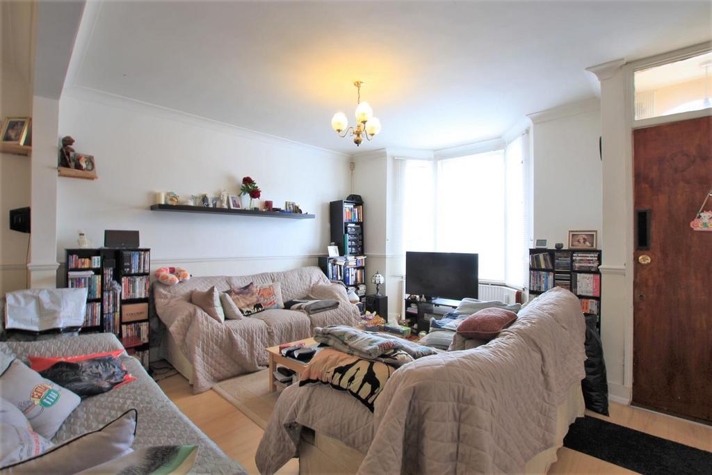 Cambridge Road, Hounslow TW4 3 bed terraced house for sale £425,000