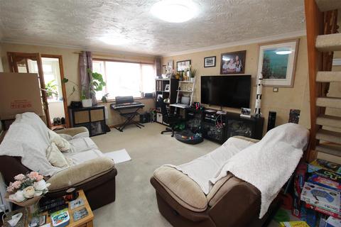143 Hunter Drive, Bletchley, Milton Keynes, MK2 3NG