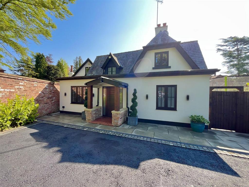 Wilmslow Park North, Wilmslow 4 bed detached house £795,000