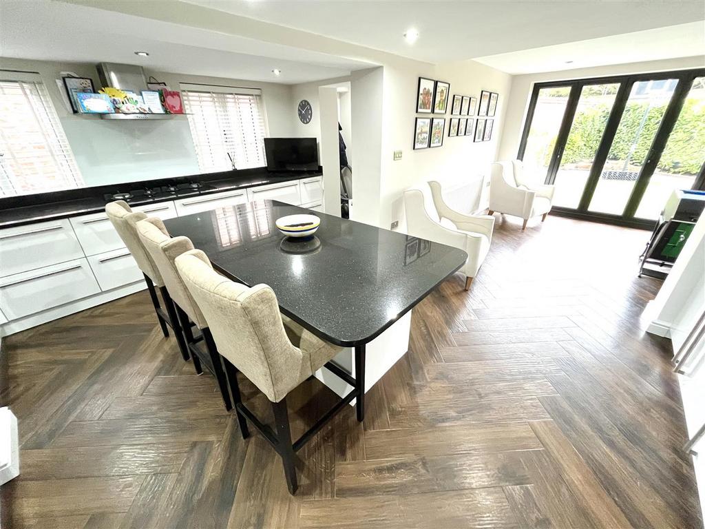 Wilmslow Park North, Wilmslow 4 bed detached house for sale £795,000