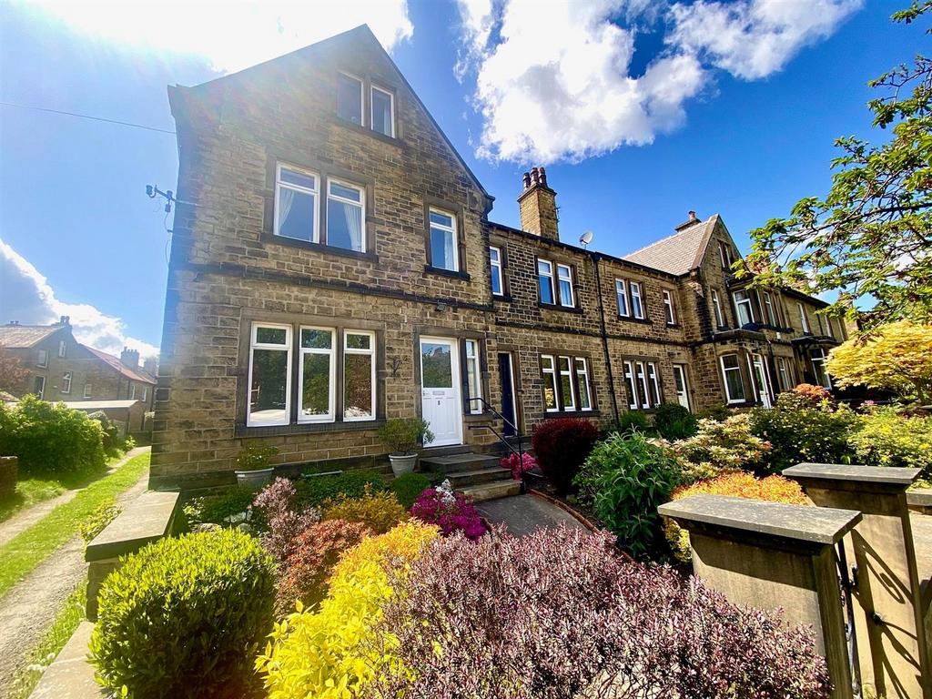 Elmfield Road, Birkby, Huddersfield 4 bed end of terrace house for sale