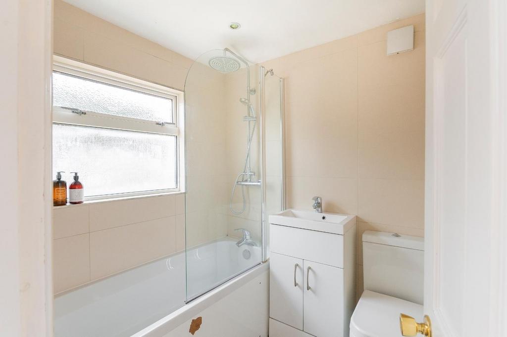 DAORHGIELNOVA98 - Bathroom B.jpg