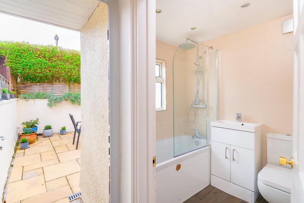 DAORHGIELNOVA98 - Bathroom A.jpg