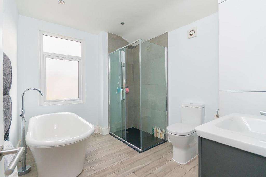 DAORHGIELNOVA98 - Bathroom E.jpg