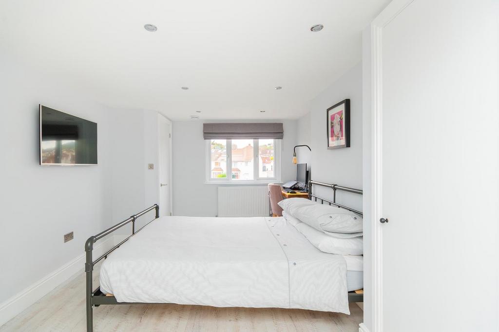 DAORHGIELNOVA98 - Bedroom H.jpg