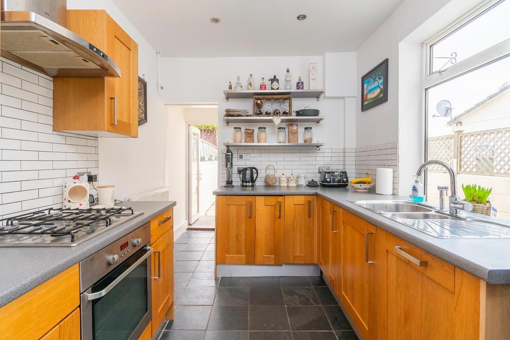 DAORHGIELNOVA98 - Kitchen C.jpg