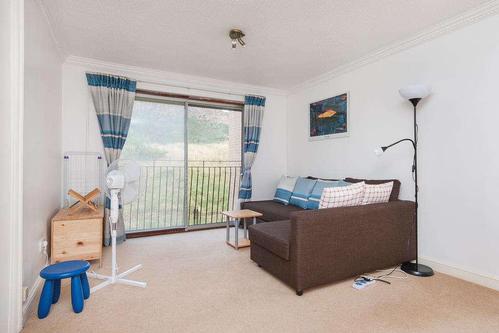 Parkside Terrace Edinburgh EH16 5XP... 1 bed flat £895 pcm (£207 pw)