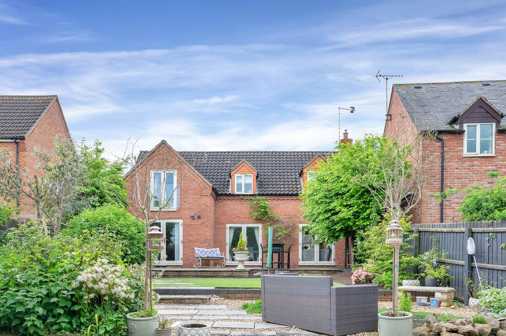 St Johns Drive, Corby Glen, Grantham, NG33 4 bed detached house for