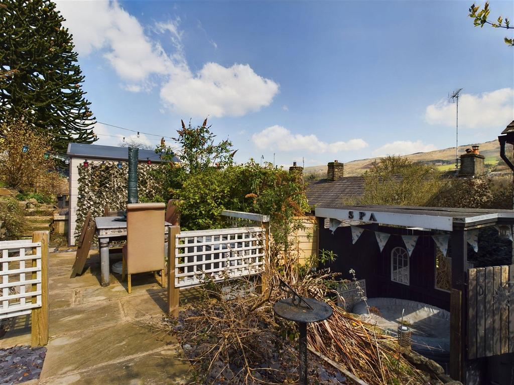 Oldham Road, Uppermill, Saddleworth 3 bed semidetached house for sale