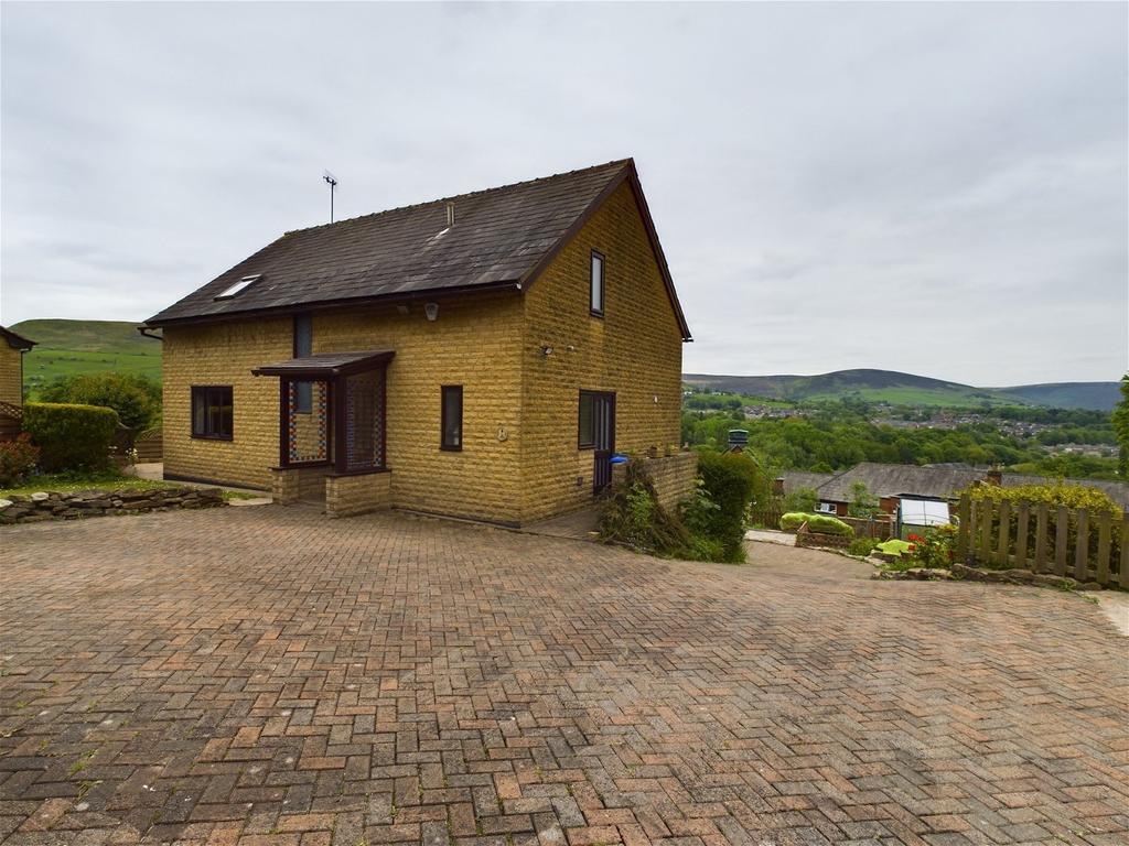 Woodmeadow Court, Mossley, AshtonUnderLyne 4 bed detached house for