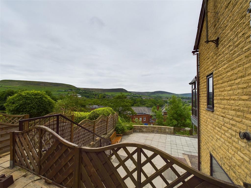 Woodmeadow Court, Mossley, AshtonUnderLyne 4 bed detached house for sale £465,000
