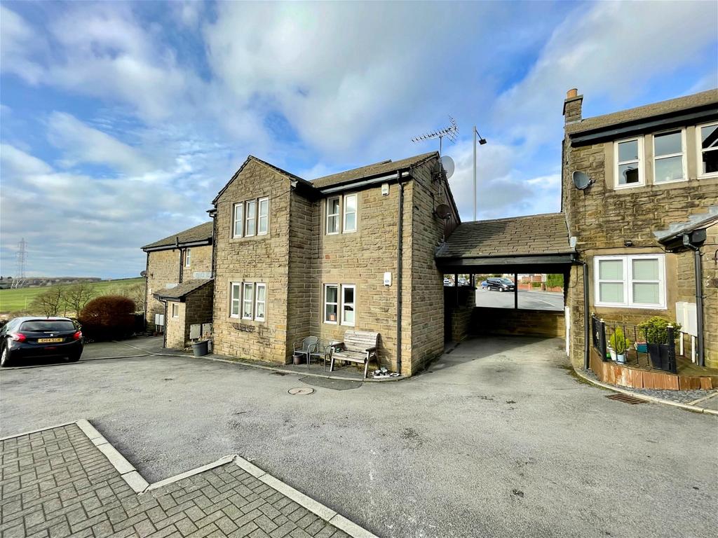 Felltop Court, Lydgate, Saddleworth 2 bed flat £170,000