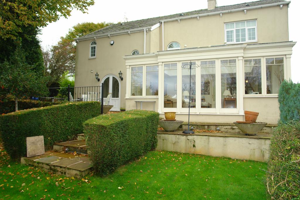 Mill Brow, Chadderton, Oldham 3 bed detached house £290,000