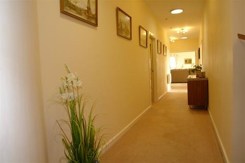 2 bedroom apartment for sale, 202 The Penthouse, Sienna Court, Chadderton, Oldham