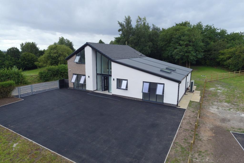 Laburnham House, Chadderton Heights, Healds Green, Chadderton 4 bed