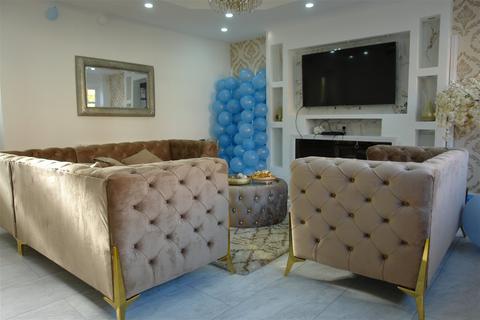 15 Low Vale Drive, Oldham, OL8 4BE
