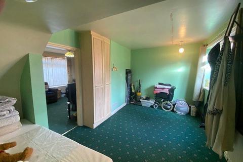 43 Whitegate Avenue, Chadderton, Oldham, OL9 8AH